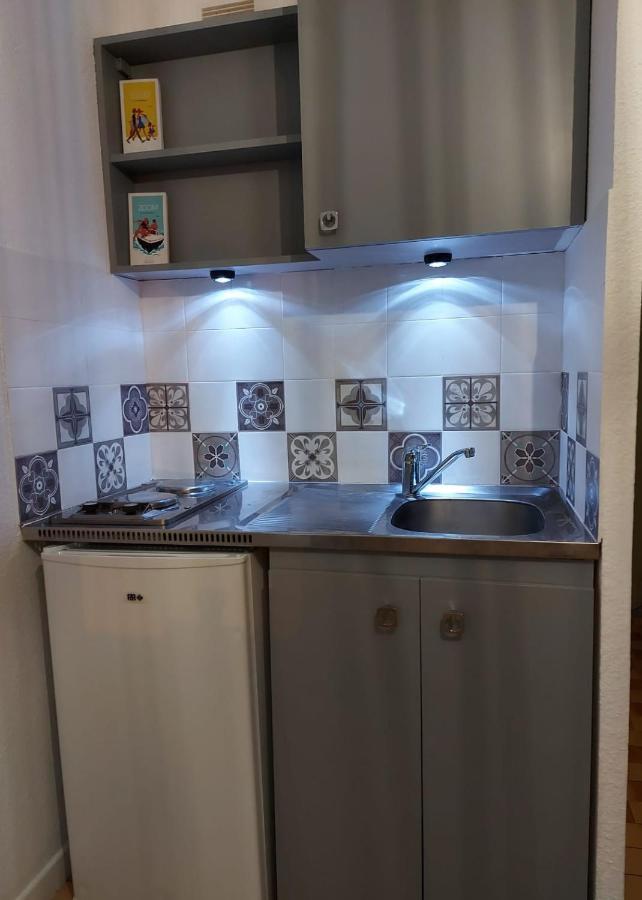 Coquet Studio Avec Belle Terrasse Apartment Ла Лонд-ле-Мор Екстериор снимка